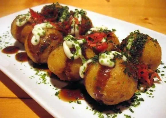 Takoyaki – chiếc bánh bạch tuộc đáng yêu từ Nhật Bản