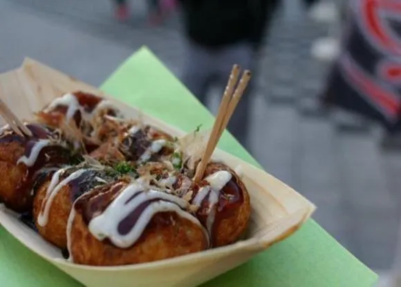 Takoyaki – chiếc bánh bạch tuộc đáng yêu từ Nhật Bản