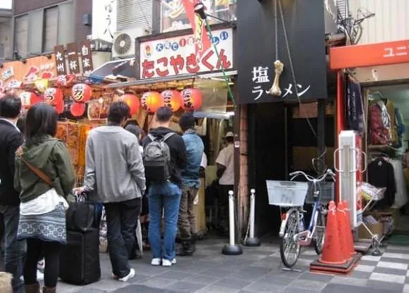 Takoyaki – chiếc bánh bạch tuộc đáng yêu từ Nhật Bản