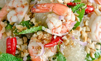 Thanh mát salad bưởi tôm ngày hè