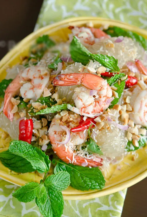 Thanh mát salad bưởi tôm ngày hè