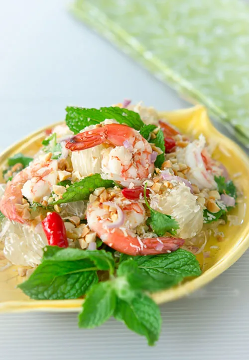 Thanh mát salad bưởi tôm ngày hè