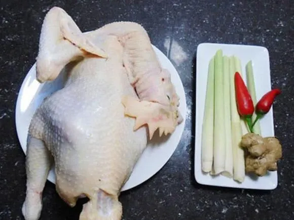 Tiktoker Nguyễn Hoài Nam hướng dẫn cách luộc thịt gà ngon, không rách da