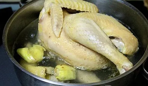 Tiktoker Nguyễn Hoài Nam hướng dẫn cách luộc thịt gà ngon, không rách da