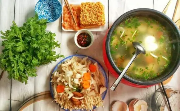 Xa mẹ, chàng trai khoe hơn 20 mâm cơm đơn giản, chưa đến 100 nghìn đi chợ nhưng ngon xuất sắc